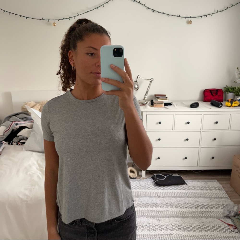 Dynamite grey t-shirt shiny/ chandail Dynamite gris brillant